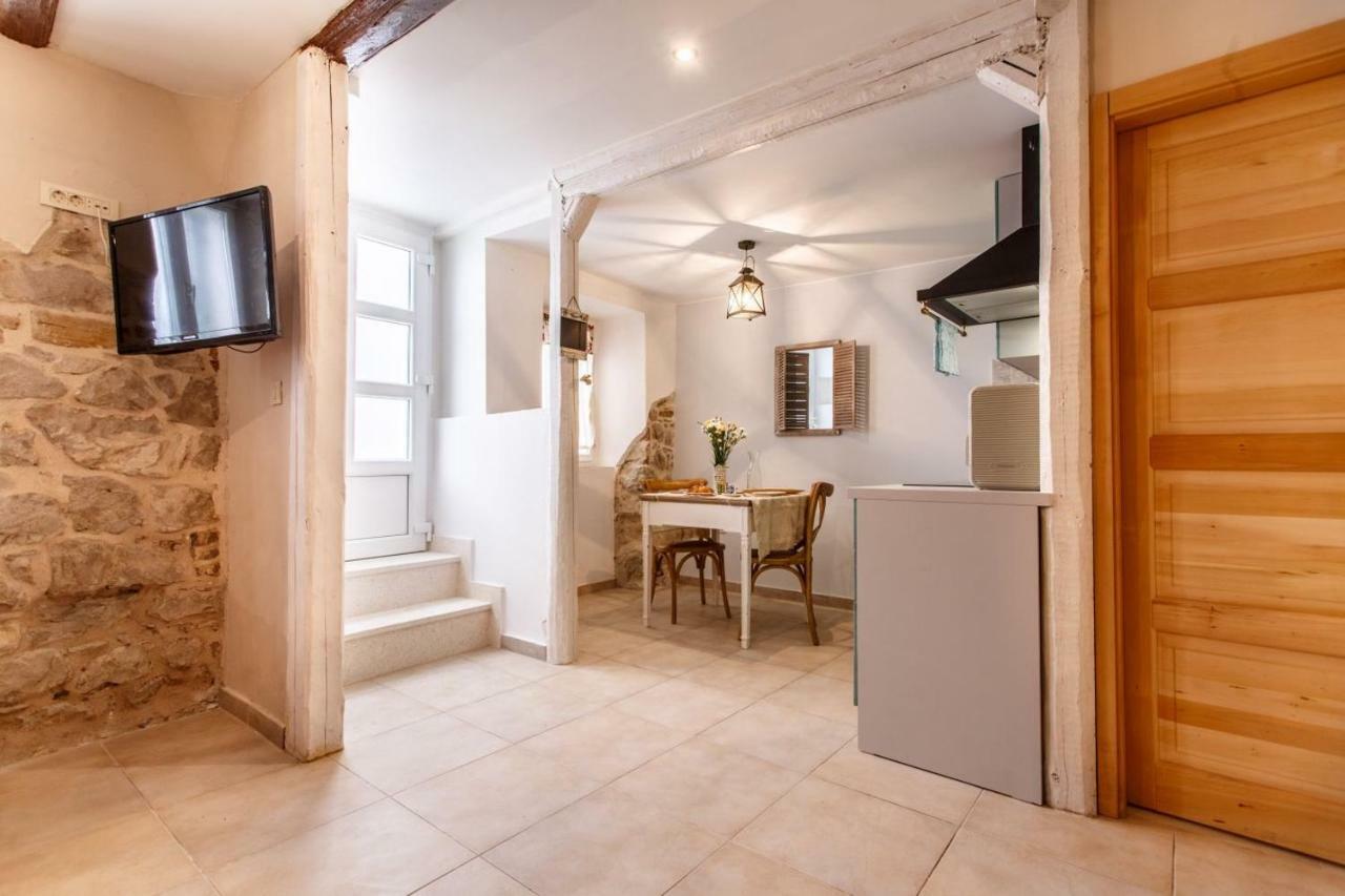 House "Anno 1881"-Center Of Split Apartment Exterior photo