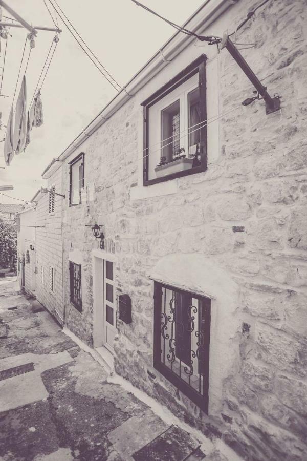 House "Anno 1881"-Center Of Split Apartment Exterior photo