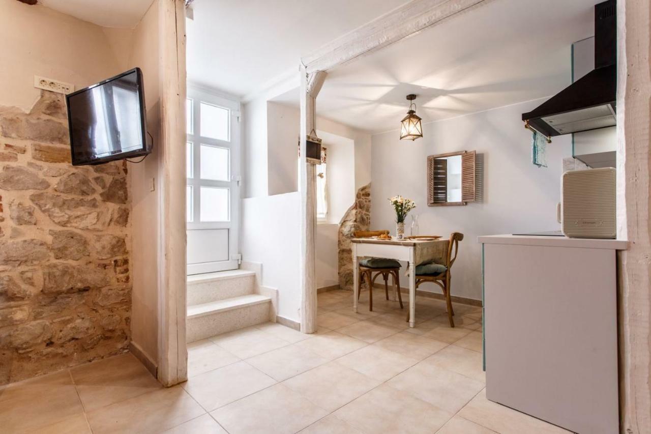 House "Anno 1881"-Center Of Split Apartment Exterior photo